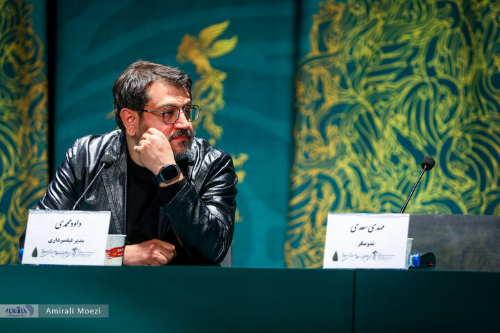 تصاویر | فوتوکال و نشست رسانهای فیلم سینمایی قلب رقه نشست خبری فیلم سینمایی «صبحانه با زرافهها» امروز ۱۳ بهمن ماه در سومین روز از چهلودومین جشنواره فیلم فجر برگزار شد.