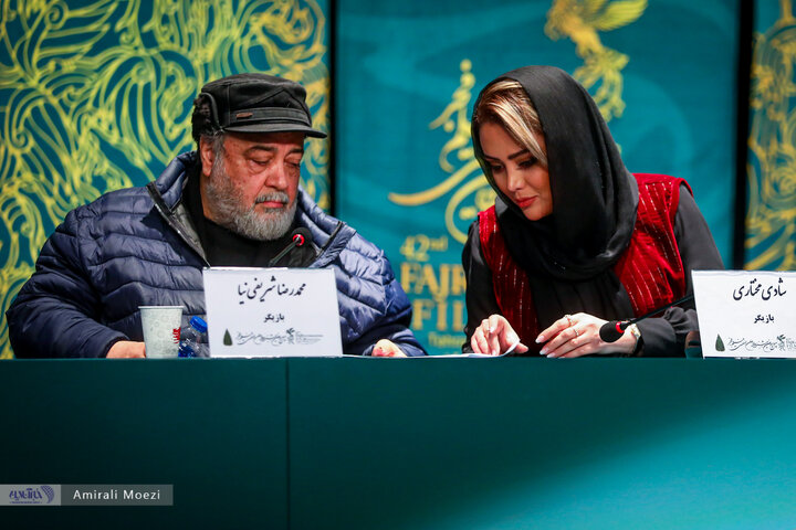 تصاویر | فوتوکال و نشست رسانهای فیلم سینمایی قلب رقه نشست خبری فیلم سینمایی «صبحانه با زرافهها» امروز ۱۳ بهمن ماه در سومین روز از چهلودومین جشنواره فیلم فجر برگزار شد.