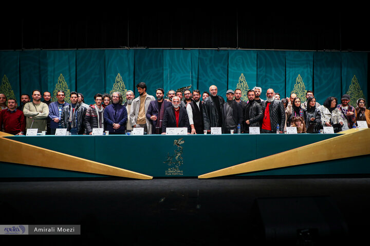 تصاویر | نشست رسانهای فیلم احمد به کارگردانی امیرعباس ربیعی نشست رسانهای فیلم احمد به کارگردانی امیرعباس ربیعی در خانه رسانه چهل و دومین جشنواره فیلم فجر