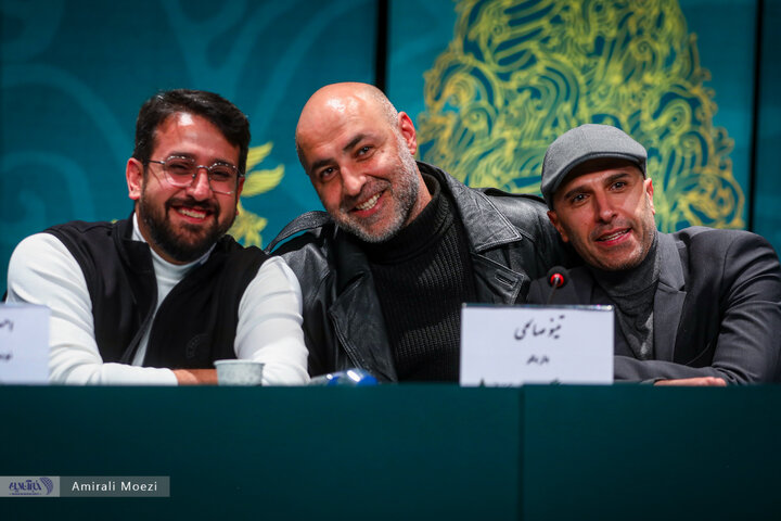 تصاویر | نشست رسانهای فیلم احمد به کارگردانی امیرعباس ربیعی نشست رسانهای فیلم احمد به کارگردانی امیرعباس ربیعی در خانه رسانه چهل و دومین جشنواره فیلم فجر