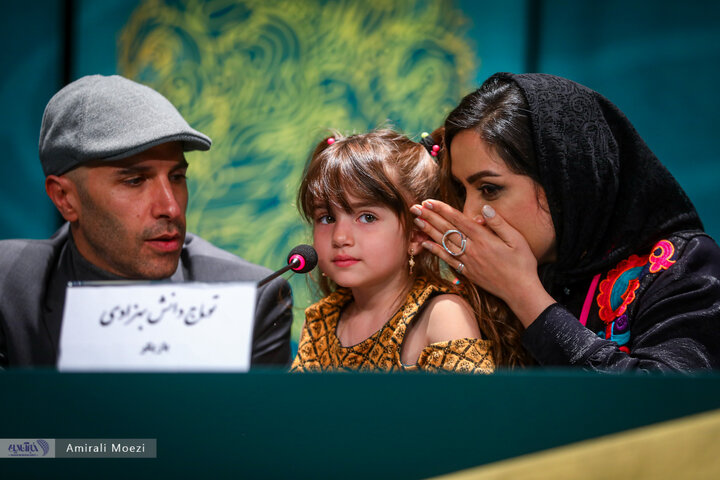 تصاویر | نشست رسانهای فیلم احمد به کارگردانی امیرعباس ربیعی نشست رسانهای فیلم احمد به کارگردانی امیرعباس ربیعی در خانه رسانه چهل و دومین جشنواره فیلم فجر