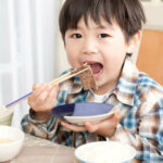 ببینید | انتقاد کارشناس برنامه تلویزیون از مطالبه‌گر بودن فرزندان ایرانی و مقایسه با سبک تربیت در ژاپن!