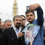 ببینید | استایل محسن رضایی در جشن انقلاب با پرچم ایران