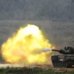 ببینید |  شلیک موشک رفلکس سویر توسط تانک T-90M از دید پنل فرمانده تانک