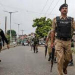 ببینید | کتک زدن مردان در مترو توسط پلیس زن به دلیل حضور در واگن بانوان!