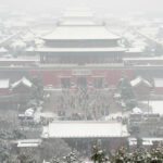 ببینید | بارش غیرعادی برف در چین همه کارها را مختل کرد!