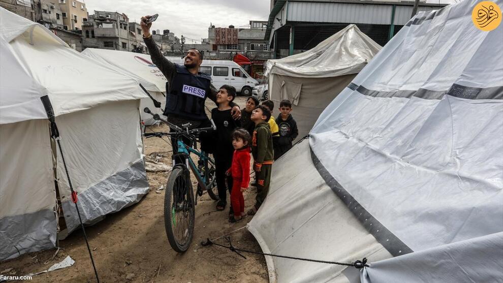 (تصاویر) خبرنگاری که با وجود قطع پا در غزه کارش را رها نکرد