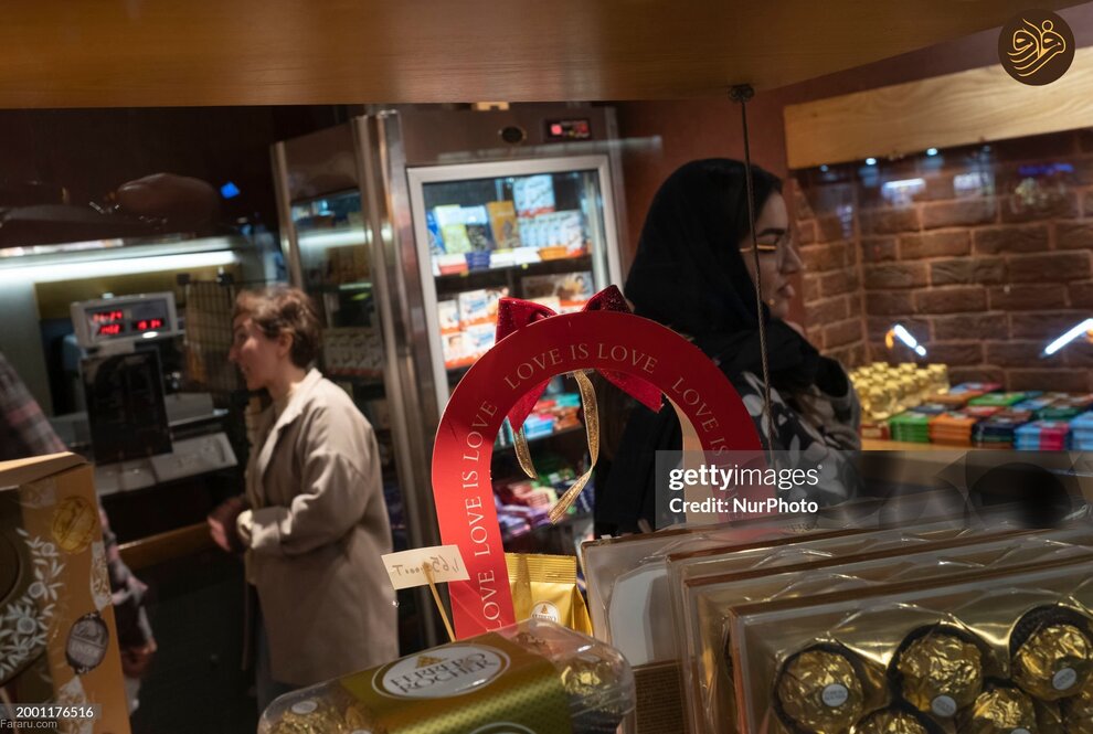 (تصاویر) حال و هوای ولنتاین در تهران