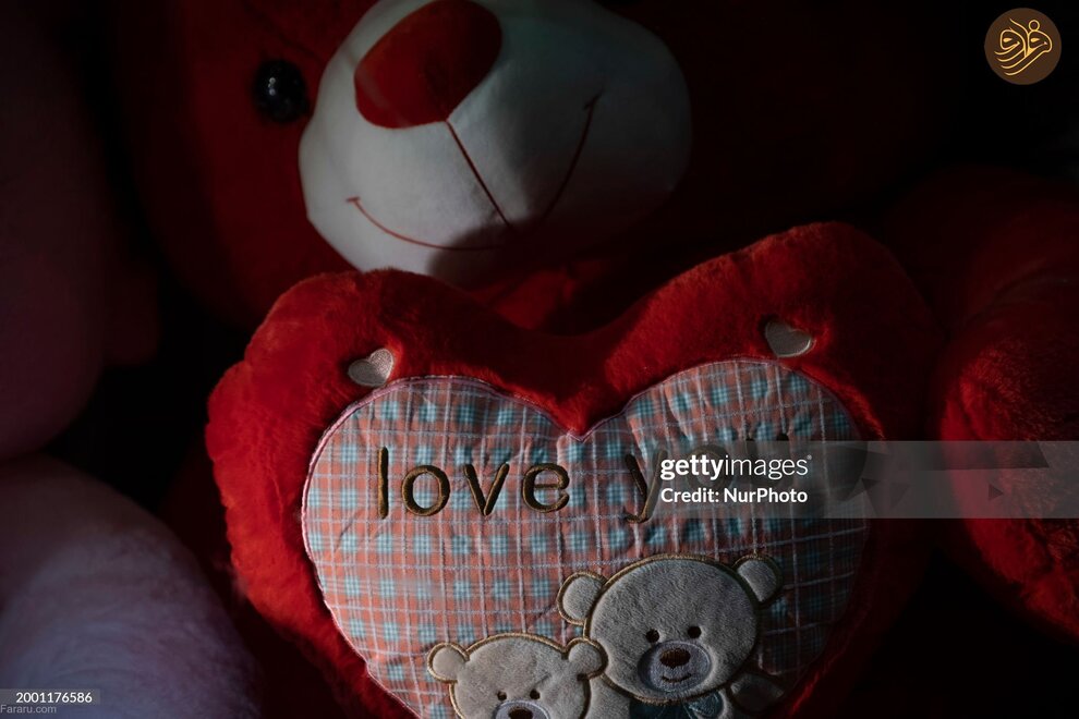 (تصاویر) حال و هوای ولنتاین در تهران