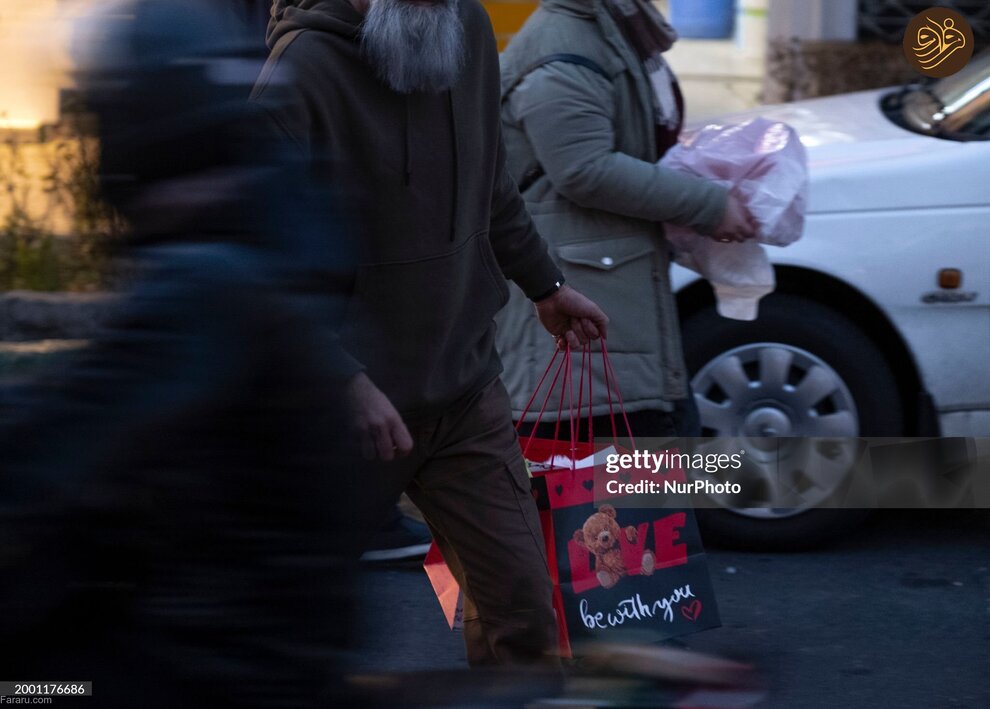 (تصاویر) حال و هوای ولنتاین در تهران