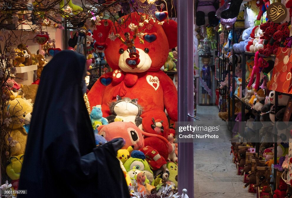 (تصاویر) حال و هوای ولنتاین در تهران