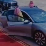 ببینید / حضور وزیر خارجه ‎سعودی با خودروی ‎برقی «لوسید» ساخت عربستان در شورای همکاری خلیج فارس