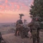 ببینید/ شادی سربازان اسرائیلی پس از تخریب یک محله مسکونی در غزه