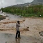 ببینید / پل جهادگران خرم‌آباد زیر آب رفت