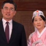 ببینید / تبریک سفیر کره‌ جنوبی و همسرش به مناسبت نوروز در کنار سفره هفت سین