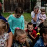 ببینید/ پناه گرفتن کودکان اوکراینی از ترس حملات موشکی روسیه