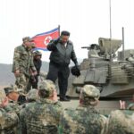 (تصاویر) تانک‌سواری کیم جونگ اون در بحبوحه رزمایش کره‌جنوبی و آمریکا