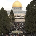 (تصاویر) حضور ۸۰ هزار فلسطینی در نماز جمعه مسجد الاقصی