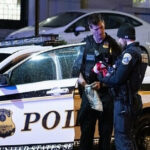 ببینید | ویدیویی پربازدید از لحظه زیر گرفتن یک افسر پلیس در شیکاگو