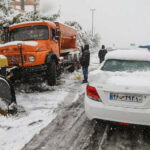 ببینید | گیر کردن ماشین‌های برف‌روب شهرداری تهران در برف