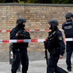 ببینید | اولین تصاویر از محاصره یک بیمارستان توسط نیروهای پلیس ویژه