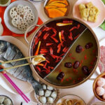 ببینید | روشی جالب برای تمیز کردن میز در یکی از غذاخوری‌های چین