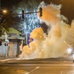 ببینید | لحظه دلهره‌آور انداختن نارنجک هنگام رد شدن موتور سوار و همسرش