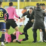 ببینید | نمای نزدیک از زد و خورد دیشب در فوتبال ترکیه