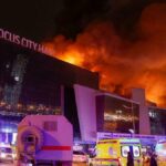 ببینید | شدت گرفتن آتش سوزی در ساختمان تالار شهر کروکوس