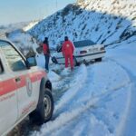 ببینید | گیر افتادن مردم در برف و کولاک شدید جاده شاهین دژ