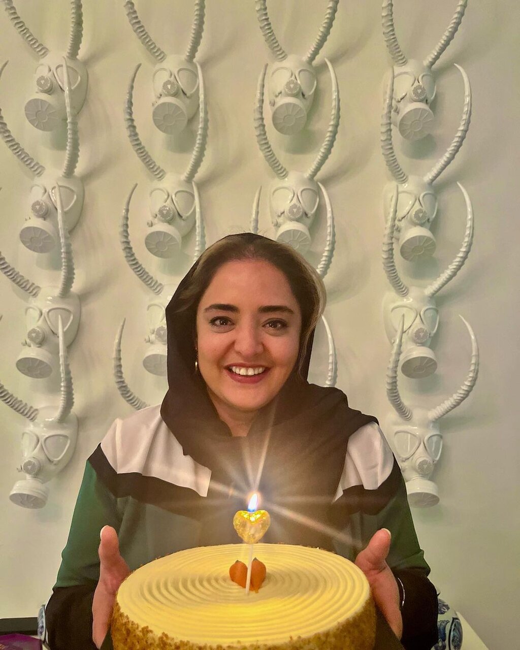 عکس | تصویری از جشن تولد لاکچری نرگس محمدی در کانادا به همراه فریبا نادری