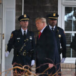 ببینید |‌ اقدام جدید و تحقیرکننده ترامپ علیه بایدن