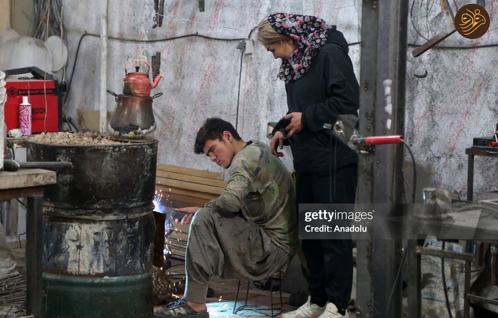 (تصاویر) زن ایرانی که با ضایعات آهن آثار هنری خلق می‌کند