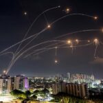 ببینید / تصاویری از شلیک ده‌ها راکت از لبنان به سمت اسرائیل