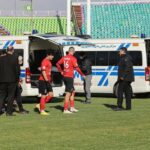 ببینید / انتقال دو هوادار بدحال تراکتور به بیمارستان پس از شکست این تیم