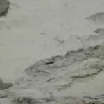 ببینید/ طغیان رودخانه های فصلی بشاگرد روستای بلبل آباد در هرمزگان