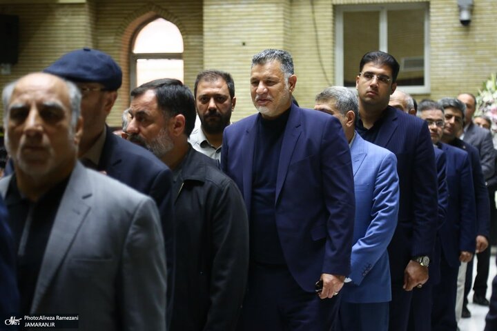 تصاویری از حضور علی دایی در مراسم ختم سیاستمدار معروف اصلاح‌طلب