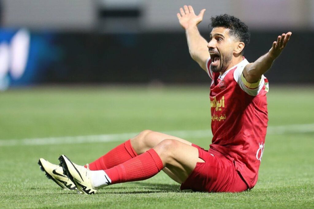 عکس| بازیکن پرسپولیس وسط حاشیههای عجیب! عکس| بازیکن پرسپولیس وسط حاشیههای عجیب!