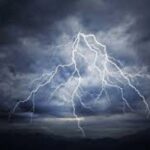 ببینید | برخورد پی در پی صاعقه با زمین در سرپل ذهاب کرمانشاه