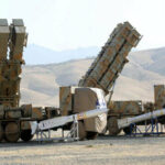 ببینید| لحظه هدف قرار گرفتن چند ریز پرنده در آسمان اصفهان توسط پدافند هوایی ارتش