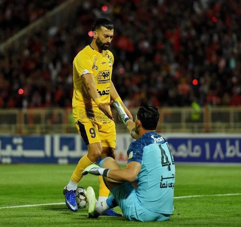 عکس | خداحافظی رامین رضاییان با استوکهای صورتیاش؟ عکس | خداحافظی رامین رضاییان با استوکهای صورتیاش؟