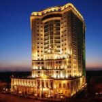 عکس | هتلی در مشهد برای مردم خیابان تعیین تکلیف کرد!