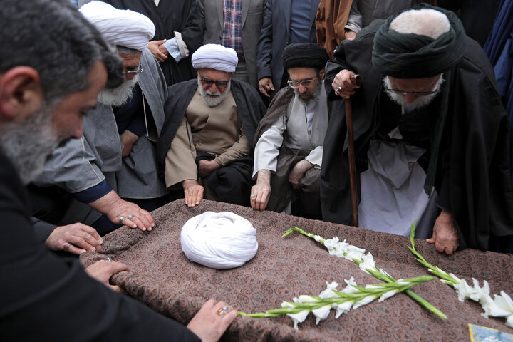 تشییع پیکر آیت الله شیخ حبیب الله احمدی