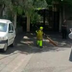 ببینید | اقدام عجیب کارگران شهرداری تهران در شب؛ ریختن زباله در جلوی خانه‌ها!