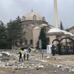 ببینید | لحظه هولناک فرو ریختن مناره یک مسجد در اثر طوفان شدید