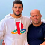 ببینید | کل‌کل خنده‌دار پدر و پسر کشتی ایران بر سر استقلال و پرسپولیس