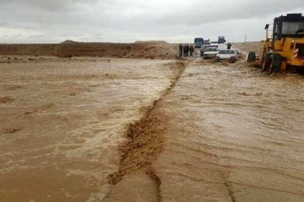 ببینید | درخواست فوری شهردار حاجی‌آباد پس از وقوع سیل؛ اوضاع خراب است!