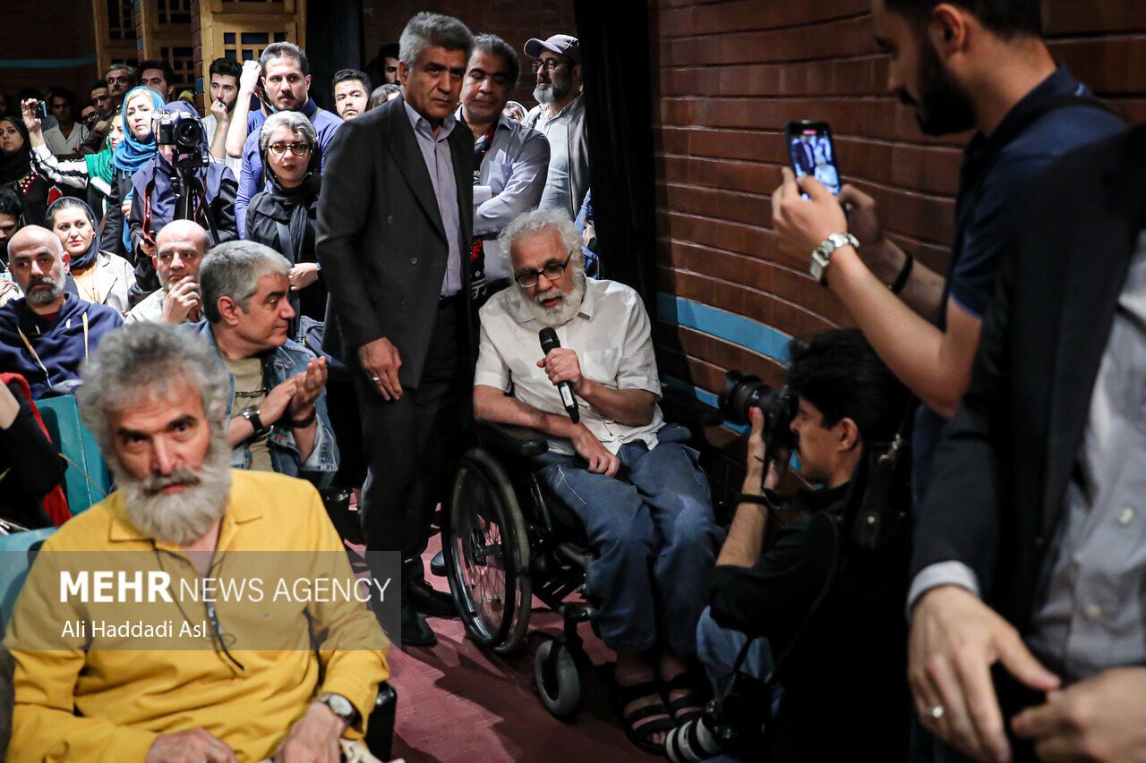 عکس | اولین تصویر از بهروز افخمی روی ویلچر؛ آقای کارگردان چه مشکلی دارد؟ عکس | اولین تصویر از بهروز افخمی روی ویلچر؛ آقای کارگردان چه مشکلی دارد؟