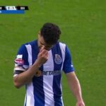 ببینید / اشک‌های طارمی پس از وداع با هواداران پورتو