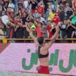 ببینید / جشن صدرنشینی بازیکنان پرسپولیس در پایان مسابقه